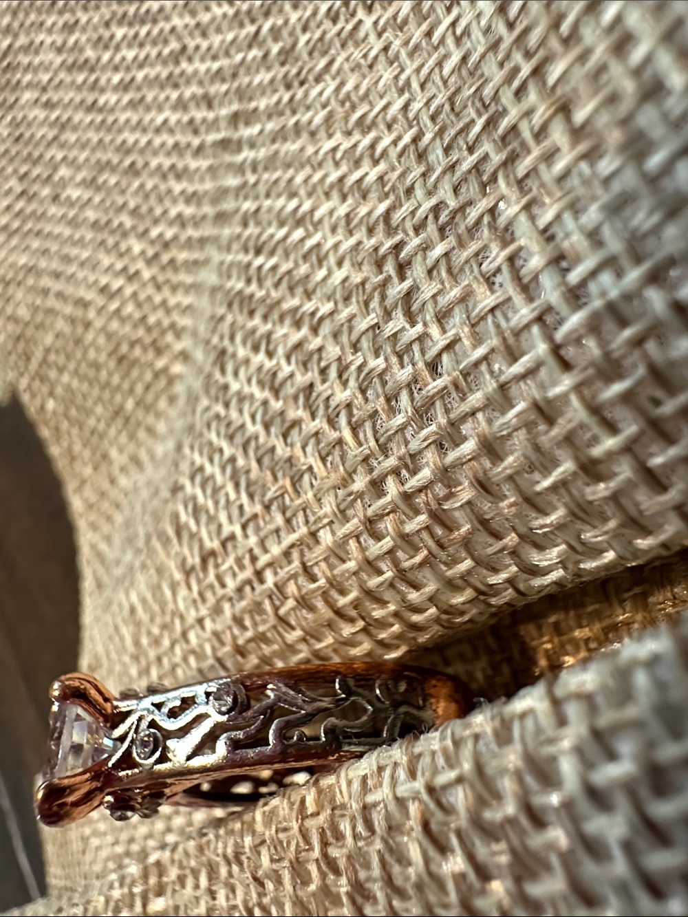Rose Gold Filigree Ring with Clear Stone - Women Jewelry - Picture 4 of 5